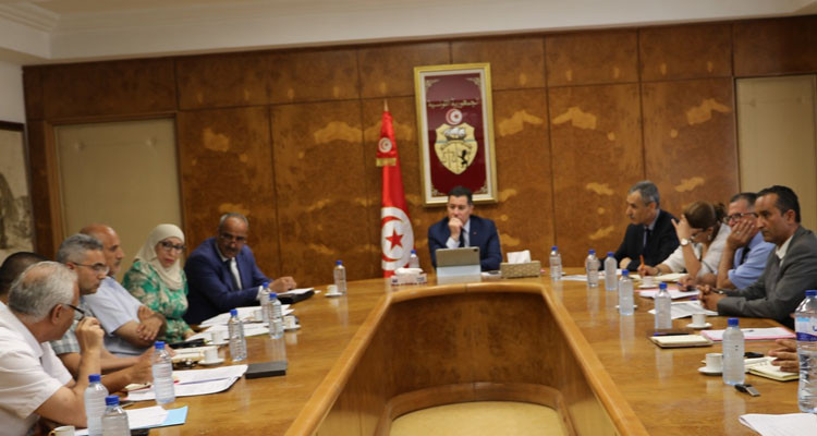 وزير النقل يشدد على وجوب الترفيع من نسق شحن الفسفاط عبر السكة الحديدية 