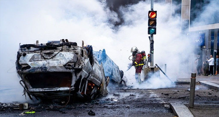 طهران تدعو باريس إلى ضبط النفس ومواطنيها إلى تجنب السفر غير الأكيد إلى فرنسا