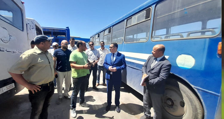 وزير النقل يؤدي زيارة غير معلنة إلى مقرات الشركة الجهوية ببنزرت
