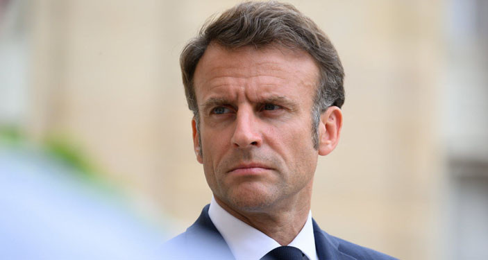 ماكرون يهدد بحجب وغلق كل مواقع التواصل الاجتماعي بفرنسا 