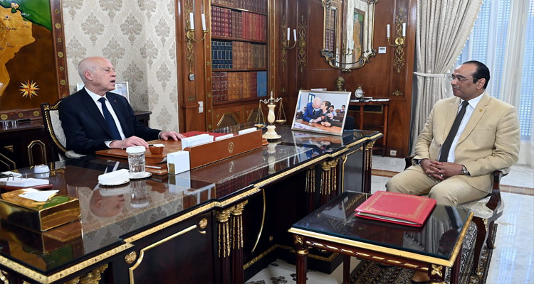 رئيس الدولة: لا يحق لأي كان أن يستولي على مفاتيح المساجد