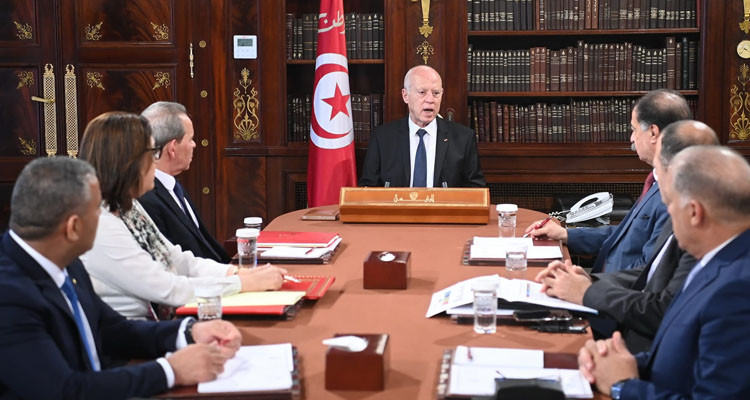 رئيس الدولة يدعو إلى تطبيق القانون على مفتعلي أزمة الحبوب ممن وقع ضبطهم