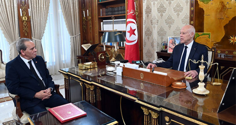 رئيس الدولة يؤكد لرئيس الحكومة ضرورة تطهير الإدارة من ''المتسللين''