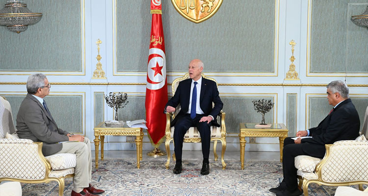 رئيس الدولة: احتجاب صحيفتي ''لابراس'' والصباح عن الصدور اليوم مثير للريبة