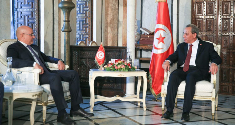 رئيس الحكومة يستقبل وزير التجارة وترقية الصادرات الجزائري