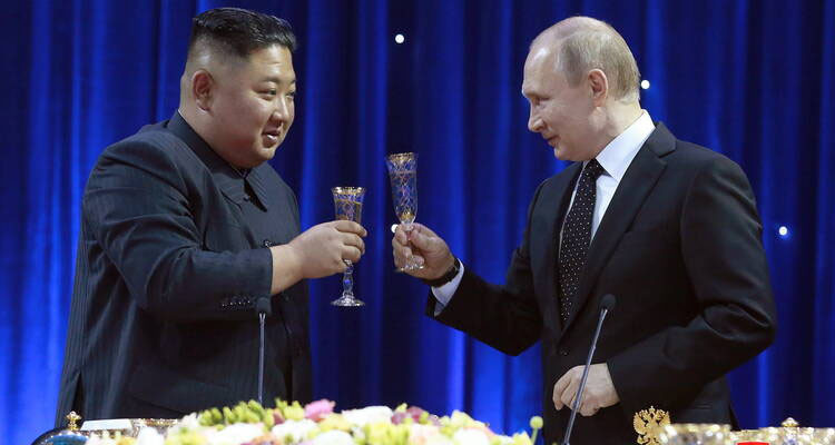 كوريا الشمالية تعرب عن استعدادها لتزويد روسيا بأسلحة تكتيكية