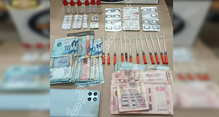 عملية مداهمة تفضي إلى القبض على نفرين يروّجان المخدرات 