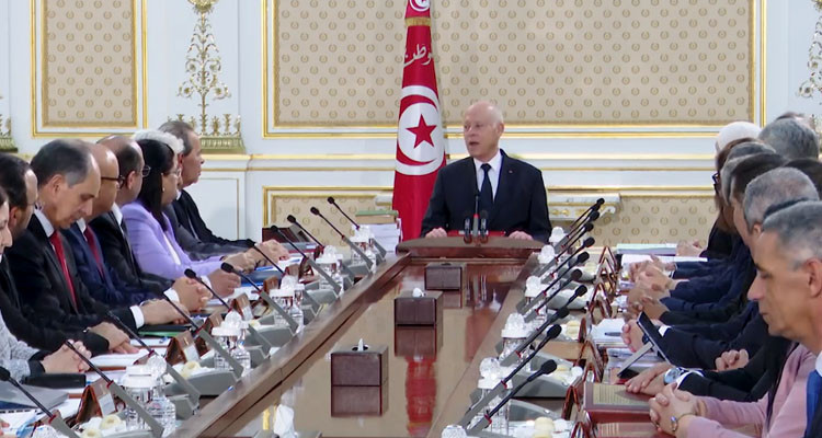 رئيس الدولة: عازمون على تطهير الإدارة من العناصر التي تم توظيفها بالتدليس