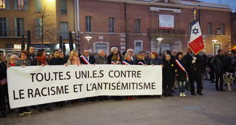 ثلثا الفرنسيين يخشون توسع رقعة الحرب في فلسطين 