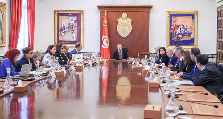 رئيس الحكومة يكلّف لجنة قيادة لمتابعة الوضعيات المتعثرة للبنوك العمومية