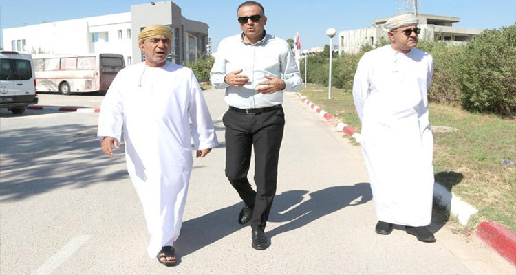 وديع الجريء يستقبل نظيره العماني ويطلعه على مختلف أجنحة مقر الجامعة