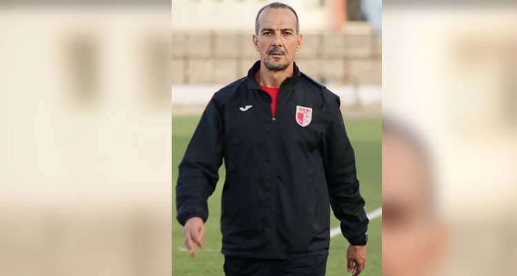 الأولمبي الباجي: نبيل نغيز على صفيح ساخن وثالوث مرشح لتعويضه  