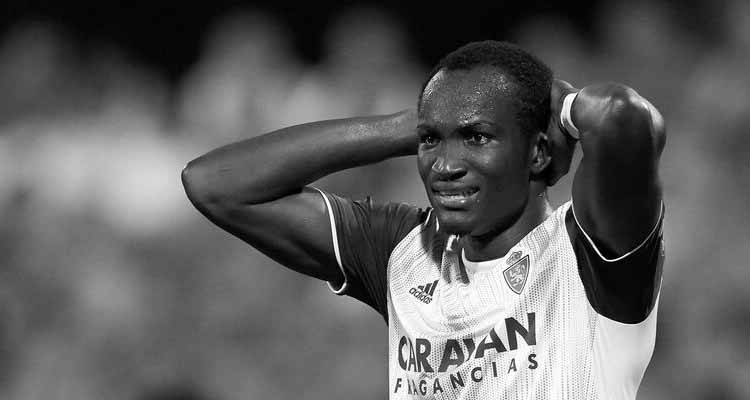 الغاني رافاييل دوامينا يفارق الحياة على أرض الملعب (فيديو)