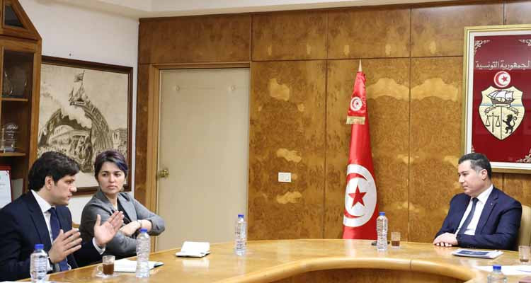 وزير النقل يؤكد لممثلي البنك الأوروبي سعي وزارته إلى تحسين الخدمات المسداة للموا