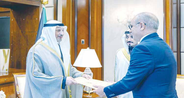 سفير تونس الجديد يسلم أوراق اعتماده لوزير الخارجية الكويتي