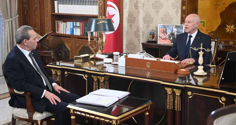 رئيس الدولة: على مسؤولي الإدارة تحمل مسؤولياتهم أو انتظار تطهيرها