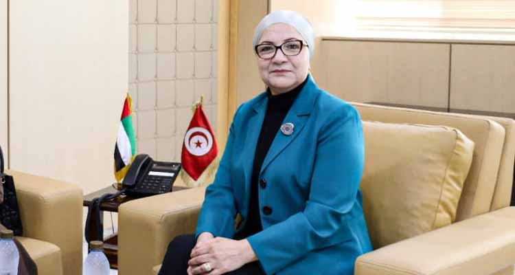 وزيرة العدل تستقبل بمكتبها عددا من المبلغين عن الفساد 