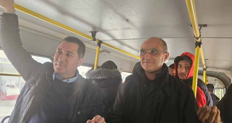 وزير النقل يشارك تلاميذ ولاية قابس رحلتهم اليومية بالحافلة 