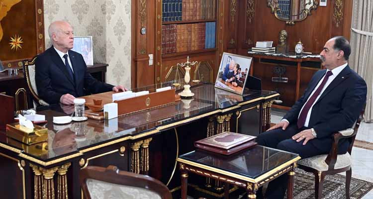 رئيس الدولة: على المسؤولين أن لا ينتظروا تعليمات الرئاسة لإسداء الخدمات للمواطني