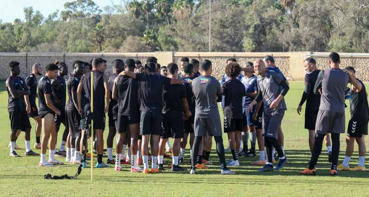 لاعبو النادي الرياضي الصفاقسي يضربون عن التمارين