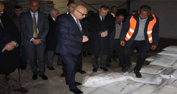 وزير الفلاحة: الأسمدة يجب أن تتوفر للفلاحين بالكميات وفي الوقت المناسبين 