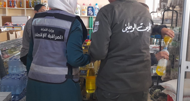 سيدي بوزيد: الإيقاع بصاحب عطرية يبيع أكياس السميد بضعف ثمنها