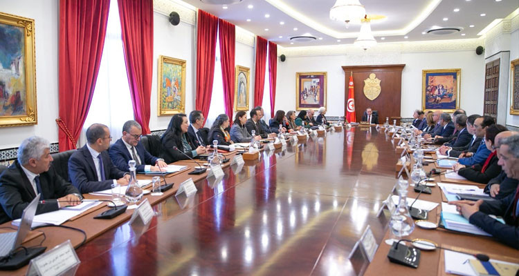 مجلس الوزراء يصادق على حزمة جديدة من مشاريع القوانين والأوامر