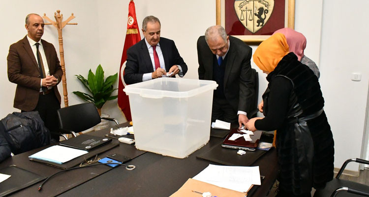 وزارة  الداخلية تمنح نقاط انتصاب جديدة للتجار الذين تم إجلاؤهم من وسط العاصمة