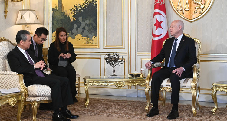 رئيس الدولة لوزير الخارجية الصيني: حقوق الشعب ال[فلس]طيني لا تقبل التجزئة