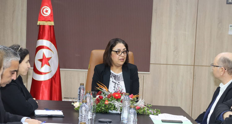 وزيرة التجارة تدعو إلى انتظامية تزويد السوق باللحوم البيضاء ومراعاة الأسعار