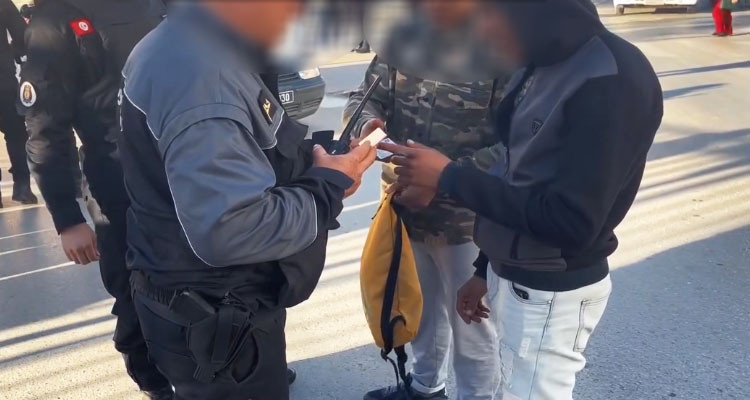 الإيقاع بعشرات الأنفار المفتش عنهم في أعقاب حملة أمنية موجهة (فيديو)