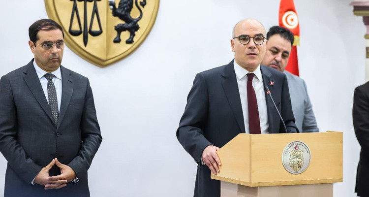 وزير الخارجية يدعو منظوريه إلى عدم ادخار أي مجهود للذود عن مصالح تونس