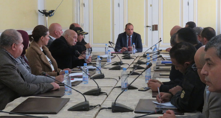 والي تونس بالنيابة يترأس جلسة عمل لمتابعة وضعية مركب الهادي النيفر