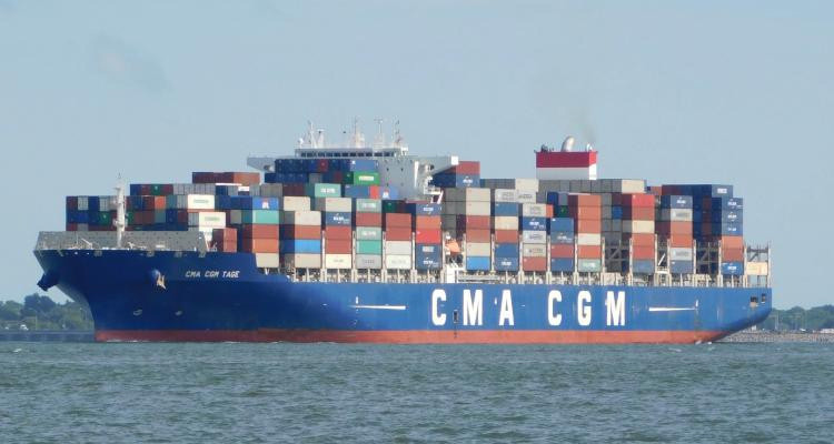 الحوثيون يستهدفون سفينة جديدة ويرسلون تحذيرا شديد اللهجة إلى الأمريكان