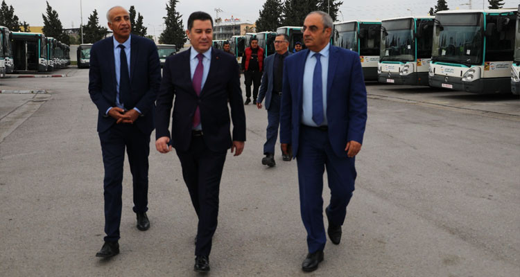 وزير النقل يتابع آخر التحضيرات قبل دخول الحافلات المقتناة مؤخرا حيز الاستغلال