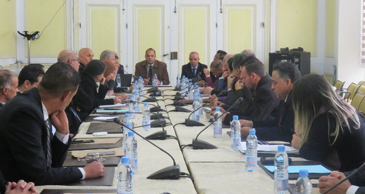 والي تونس بالنيابة يتابع مواعيد تنصيب المجالس المحلية والجهوية الجديدة