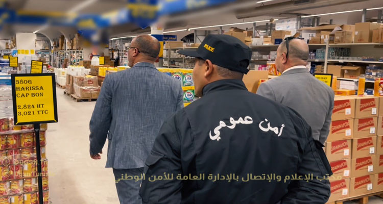 الأمن والمراقبة الاقتصادية يجريان حملة تفقد للفضاءات التجارية الكبرى (فيديو)