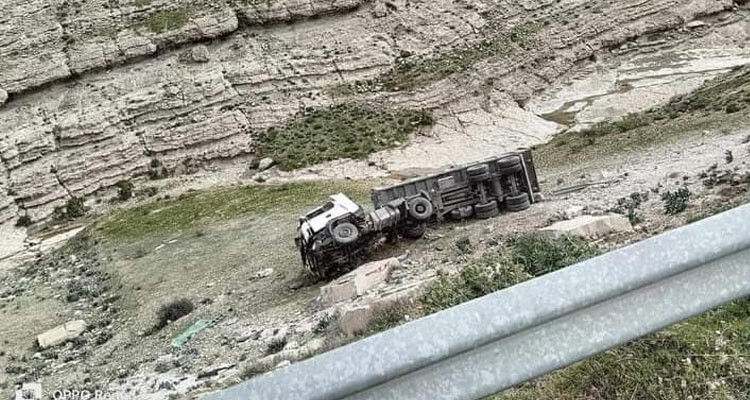 وفاة شاب في حادث سقوط شاحنة ثقيلة بمنحدر أحد وديان سليانة