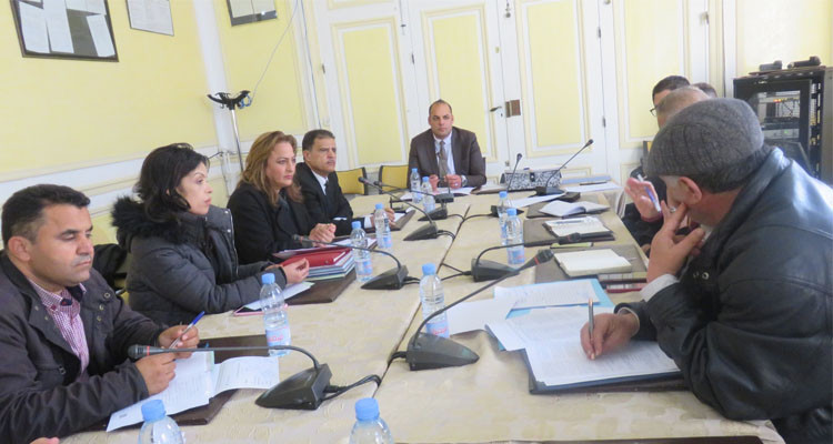 والي تونس بالنيابة يتابع ملف المحلات المتضررة من مشروع بن دحة