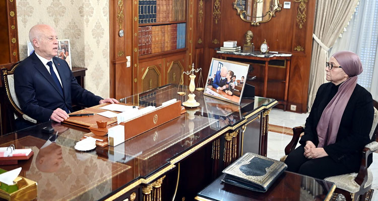 رئيس الدولة يدعو وزيرة العدل إلى تتبع ''المرتمين في أحضان الخارج''