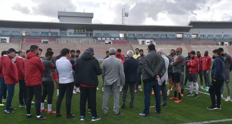 أعضاء اللجنة العليا للدعم يحفزون زملاء الشيخاوي على الفوز ضد الجار الاتحاد المنس