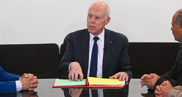 رئيس الدولة يأمر برفع الحواجز الأمنية من شارع الحبيب بورقيبة