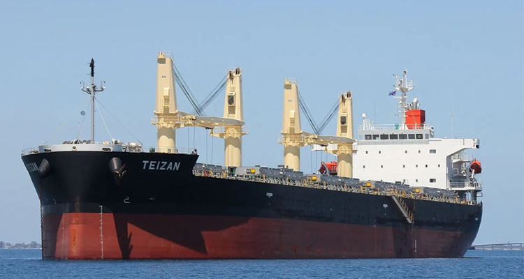 الحوثيون يحذرون:على طواقم السفن التي نستهدفها القفز منها منذ القذيفة الأولى