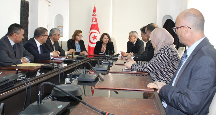 وزيرة الصناعة تنصب المديرين العامين الجديدين لشركة فسفاط قفصة والمجمع الكيميائي