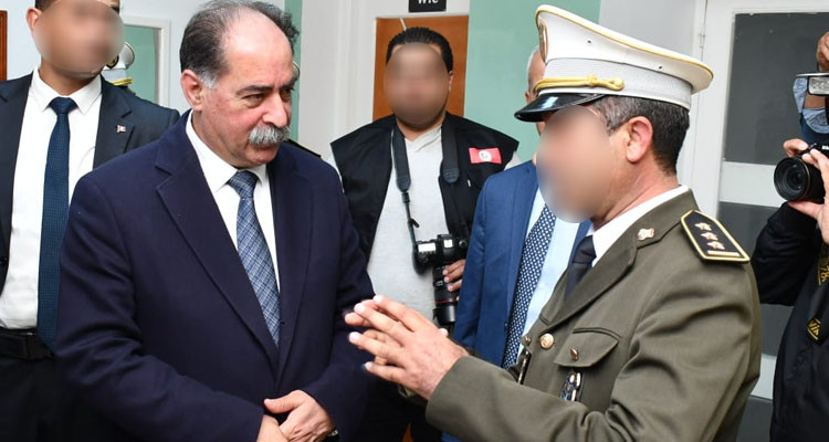 وزير الداخلية ينهي مهام المعتمد الأول بقابس ومعتمد باجة الشمالية 