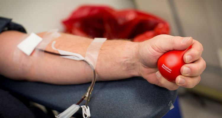 في أمسية رمضانية: أهالي بنزرت يقبلون بكثافة على التبرع بالدم 