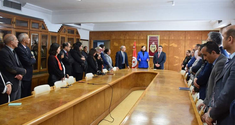 وزير النقل المقال يسلم مهامه بالنيابة إلى وزيرة التجهيز