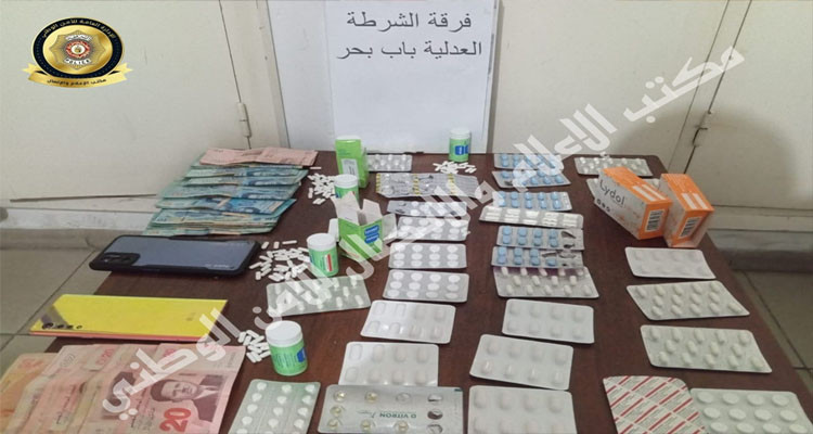القبض على أجنبي من بلد مجاور يتزعم شبكة لترويج الأقراص المخدرة