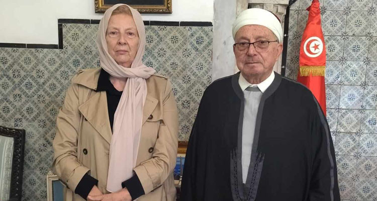 مفتي الجمهورية يستقبل امرأة أوروبية أشهرت اسلامها