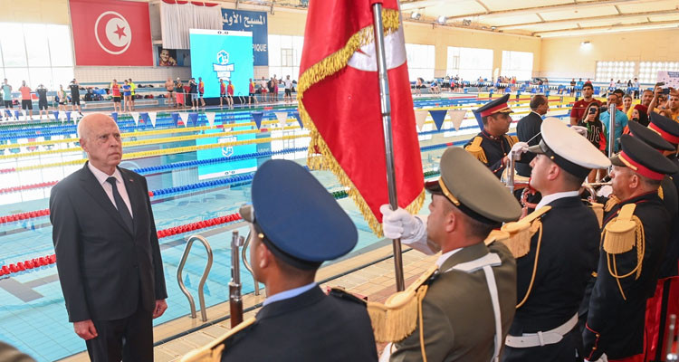 رئيس الدولة يؤدي زيارة غير معلنة إلى مسبح رادس الأولمبي 